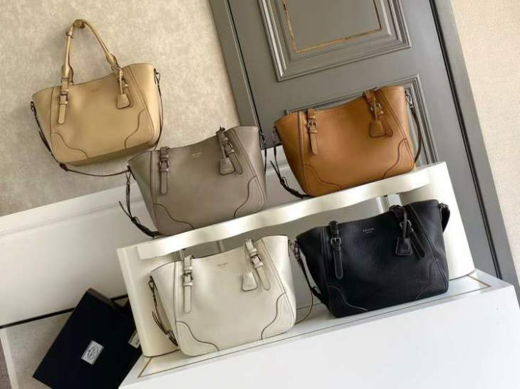 Picture of Prada Handbags _SKUfw225970098fw